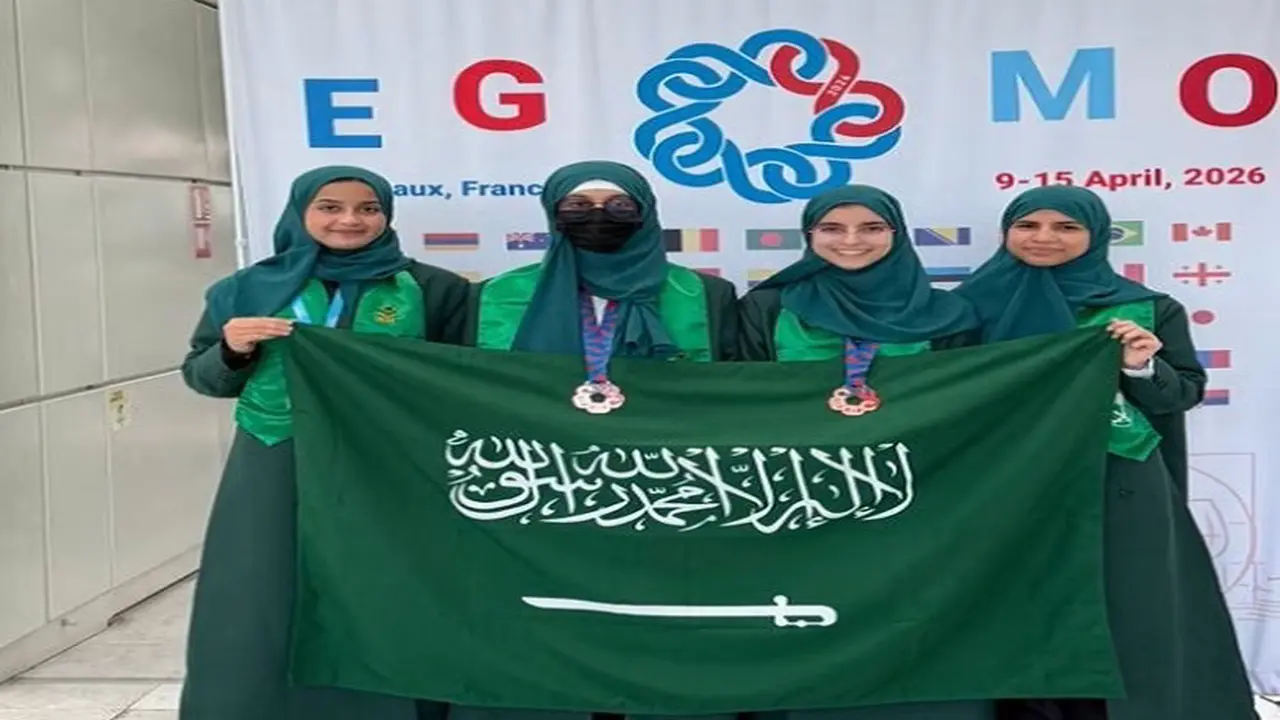 إنجاز استثنائي.. تكريم فاطمة المرهون وتالا طلبه والبتول العيدروس بعد نتائج فرنسا